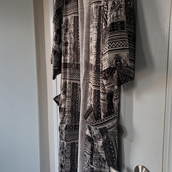 Forever 21 - Full Length Kimono - Picture 3 of 8
